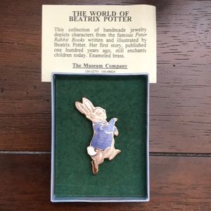 The Museum Company vintage 90’s Peter Rabbit enameled pin brooch New & unused